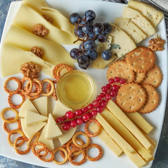 Cheese and crackers with berries on a plate