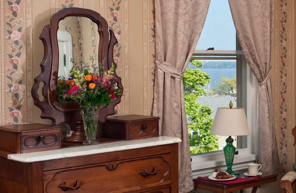 Apostle Island Bed and Breakfast Romantic Queen Room with Lake Views