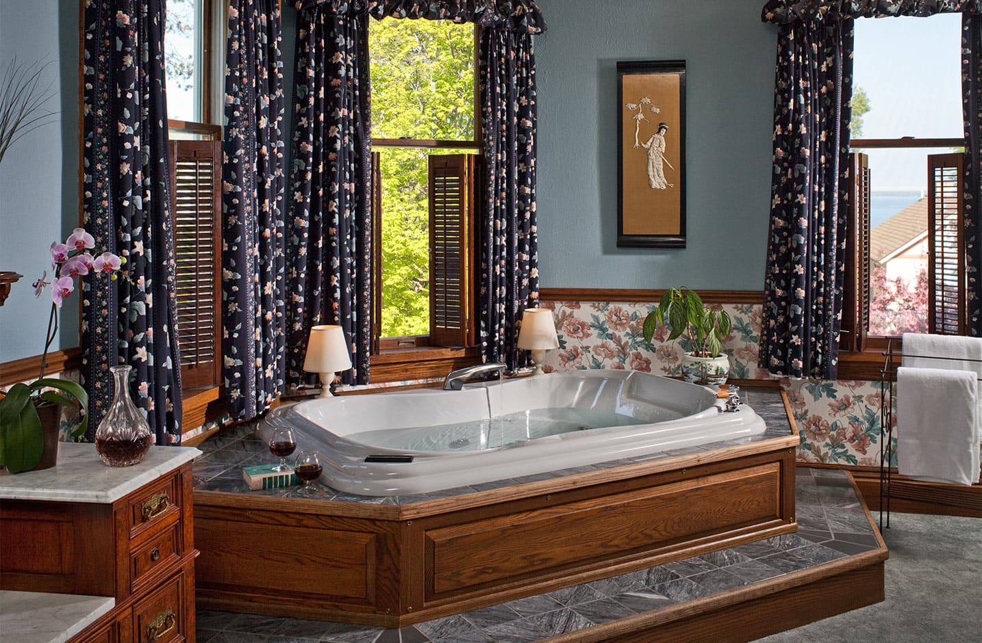 Spa Tub in Room VII