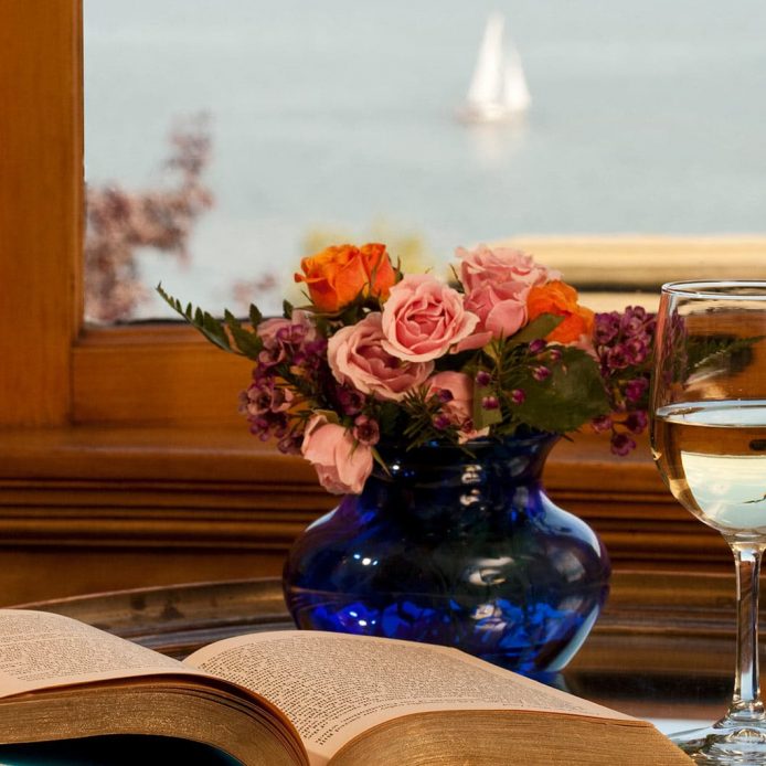 Small flower bouquet in a blue vase