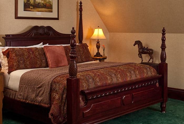 Four poster bed in Suite XI