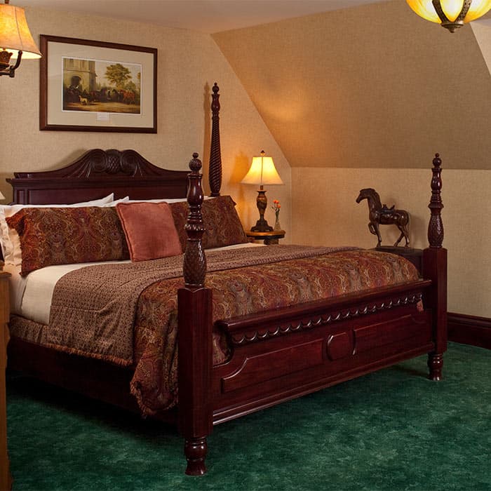 Four poster bed in Suite XI